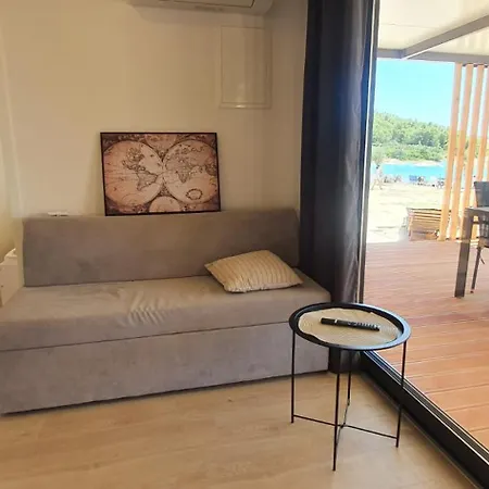 Beachfront Bliss - Vortex2vb * Tisno