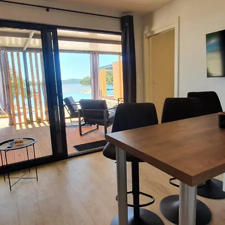 Beachfront Bliss - Vortex2vb Holiday park Tisno