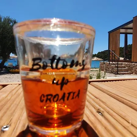 Beachfront Bliss - Vortex2vb Holiday park Tisno