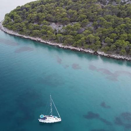 Beachfront Bliss - Vortex2vb Holiday park Tisno