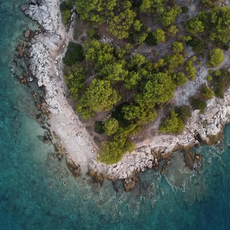 Beachfront Bliss - Vortex2vb Holiday park Tisno