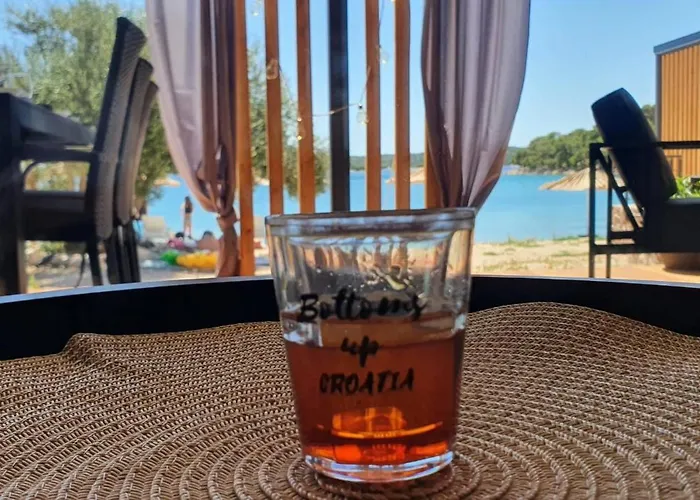 Beachfront Bliss - Vortex2vb * Tisno